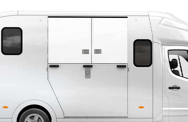 Dvoukřídlé dveře nad rampou