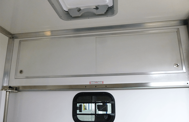 Posuvná dvířka do lutonu